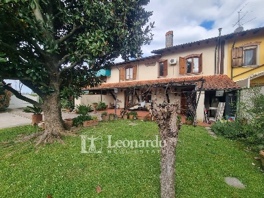 Foto Casa indipendente in Via Ritomboli, Massarosa Piano di Mommio