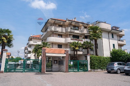 Foto Appartamento in via San Carlo 19, Bareggio di 67 m² con 3 locali