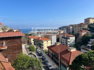 Foto Appartamento in VIA MOMBELLO 18, Varazze Centro di 70 m² con 3 locali