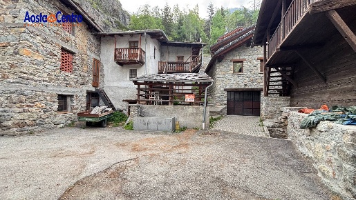 Foto Rustico in Frazione Vernosse, Oyace di 93 m² con 3 locali in vendita
