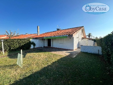 Foto Villa a schiera in via marte, Ladispoli Marina di San Nicola di 60 m²