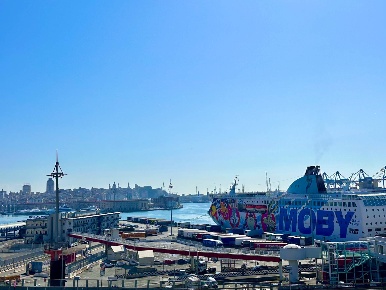 Foto Appartamento in Via Milano 40, Genova Dinegro di 90 m² con 5 locali