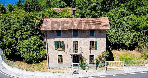 Foto Villa unifamiliare in Via Sassonia 3, Ferrera di Varese di 200 m²