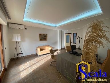 Foto Ufficio in viale kennedy, Santa Maria Capua Vetere di 420 m²