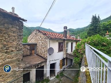 Foto Appartamento in Via Gazzo, Erli di 200 m² con 10 locali in vendita