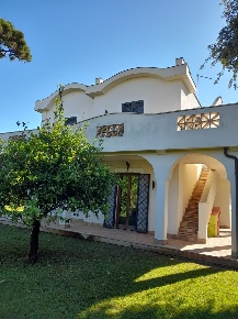 Foto Villa unifamiliare in Viale Nettuno, Fiumicino Fregene di 253 m²