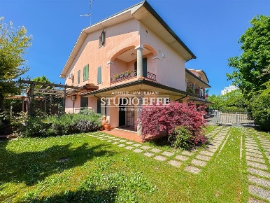 Foto Villa bifamiliare in via canale molinetto, Ravenna Poggi di 203 m²