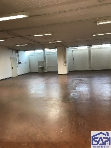 Foto Magazzino a Milano Viale Ungheria - Mecenate di 315 m² con 2 locali