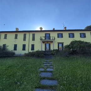 Foto Villa unifamiliare a San Fermo della Battaglia Centro di 500 m²