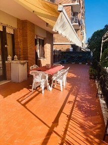 Foto Appartamento a Massa Marina di Massa Centro di 55 m² con 2 locali