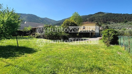 Foto Villa unifamiliare a Capannori di 250 m² con 5 locali in vendita