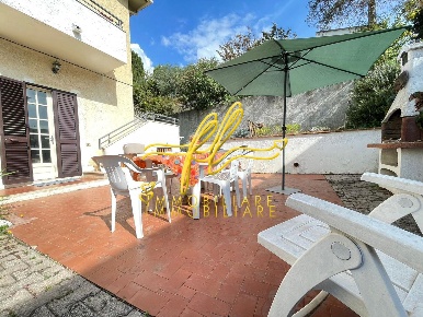 Foto Appartamento a Bibbona Centro di 85 m² con 4 locali in vendita