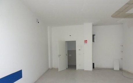 Foto Negozio a Rivoli Coop - Vecco di 84 m² con 2 locali in vendita