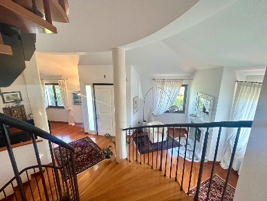 Foto Villa unifamiliare a Cerreto Guidi di 250 m² con 8 locali in vendita