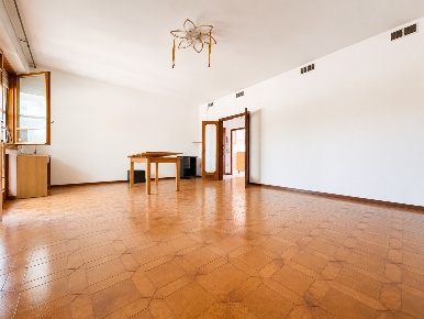 Foto Appartamento a Pontedera Centro di 120 m² con 5 locali in vendita