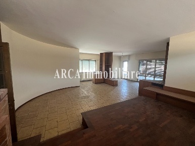 Foto Case semi ndipendenti a Pietrasanta di 250 m² con 9 locali in vendita