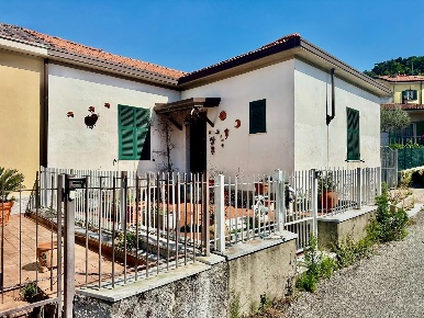 Foto Case semi ndipendenti a Carrara Stadio, Sant'Antonio, Marasio