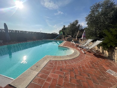 Foto Villa unifamiliare a Cerreto Guidi Centro di 400 m² con 8 locali