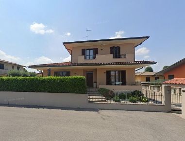 Foto Appartamento a Roccafranca Centro di 375 m² con 9 locali in vendita
