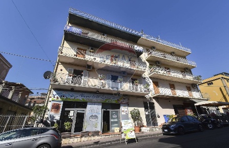 Foto Appartamento in via Salvatore Vigo, Acireale di 119 m² con 4 locali