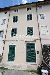Foto Villa a schiera a Lucca Nave di 190 m² con 8 locali in vendita