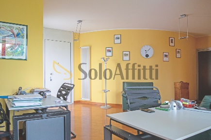 Foto Ufficio a Mariano Comense Centro di 70 m² con 2 locali in affitto