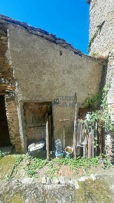 Foto Magazzino in Via Montà, Montalto Carpasio di 65 m² con 4 locali