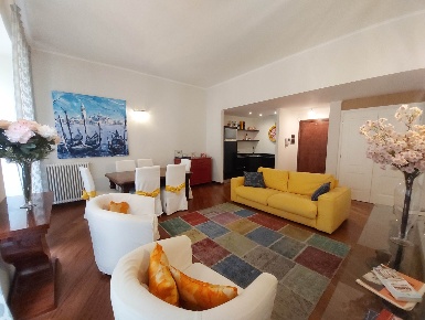 Foto Appartamento in Via Lomellini, Genova Maddalena di 65 m² con 2 locali