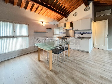 Foto Appartamento in Contrà Santa Barbara, Vicenza Centro Storico di 98 m²