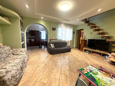 Foto Appartamento in Via Taneschie 18, Ciriè Centro di 100 m² con 5 locali