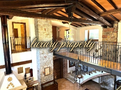 Foto Casa indipendente a Frosinone di 571 m² in vendita