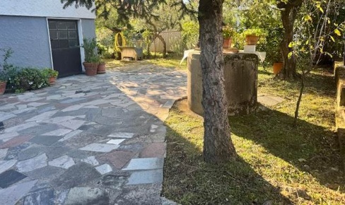 Foto Case semi ndipendenti in Via Falaschi, Luni di 160 m² con 5 locali