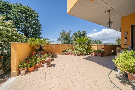 Foto Villa unifamiliare in Via dei Lecci 31, Rocca di Papa Centro di 180 m²