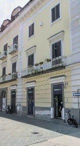 Foto Locale commerciale a Giugliano in Campania Centro Storico di 350 m²