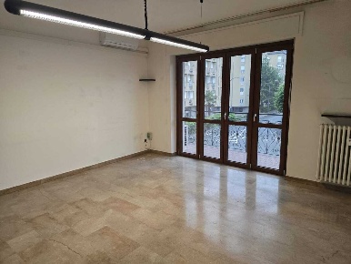 Foto Appartamento in Via Giacomo Leopardi 16, Erba Centro di 140 m²
