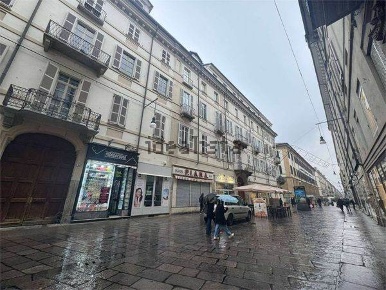 Foto Negozio in Via Giuseppe Garibaldi, Torino Quadrilatero Romano di 55 m²
