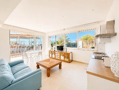 Foto Appartamento a Aci Castello Centro di 80 m² con 4 locali in affitto