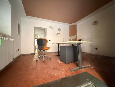Foto Negozio a Pistoia Stadio di 100 m² con 2 locali in affitto