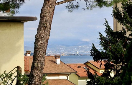 Foto Villa bifamiliare a Desenzano del Garda Centro Storico di 100 m²
