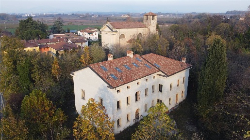 Foto Villa unifamiliare a Castelnuovo del Garda Oliosi di 678 m² in vendita
