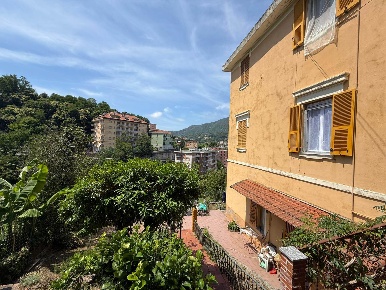 Foto Appartamento a Genova Bolzaneto di 75 m² con 5 locali in vendita