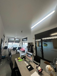 Foto Attività commerciale in VIA ACERBI   40, Castano Primo Centro di 90 m²