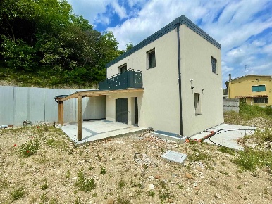 Foto Villa unifamiliare a Valeggio sul Mincio Centro di 162 m² con 3 locali