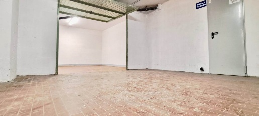 Foto Garage in Via della Saggina, Firenze Brozzi di 33 m² con 1 locali