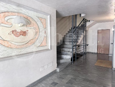 Foto Ufficio in Corso Padre Lorenzo 29, Aosta Centro di 235 m² con 6 locali