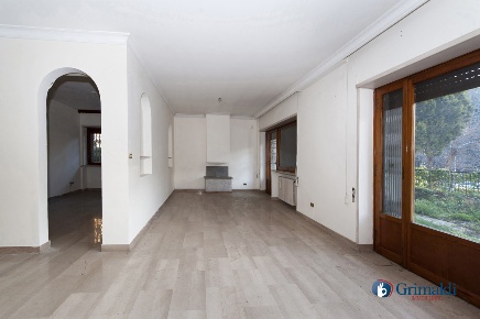 Foto Appartamento in dei Santi Pietro e Paolo, Roma Eur di 270 m²
