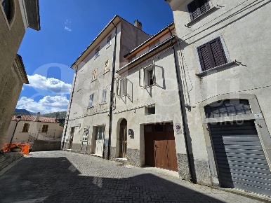 Foto Appartamento in Piazza San Nicola 6, Castel del Giudice di 218 m²