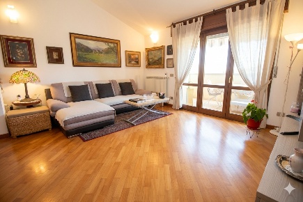 Foto Appartamento in Via Monte Rosa 20, Cerro Maggiore Centro di 91 m²