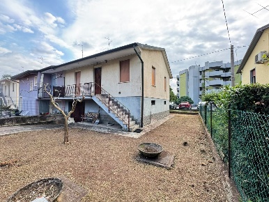 Foto Villa unifamiliare in Via Tommaseo 43, Chiari Centro di 100 m²