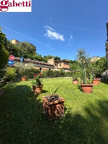 Foto Appartamento a Siena Fuori Porta Camollia di 99 m² con 5 locali